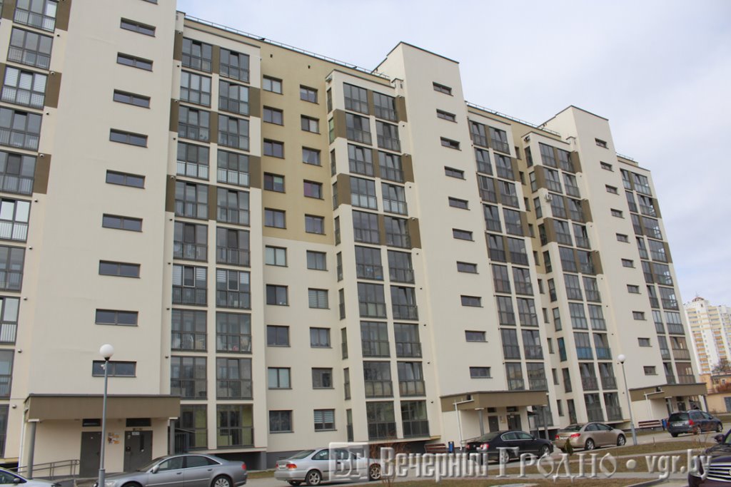 «Встревожились, когда в квартире треснула первая стена». Владелец метров в энергоэффективном доме судился с застройщиком — вот результат