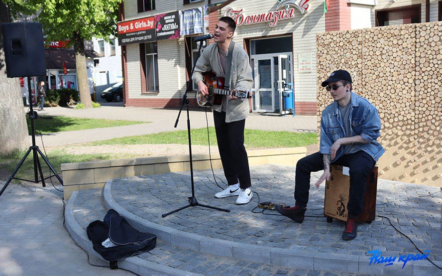 Сцена для уличных музыкантов начала работать в Барановичах