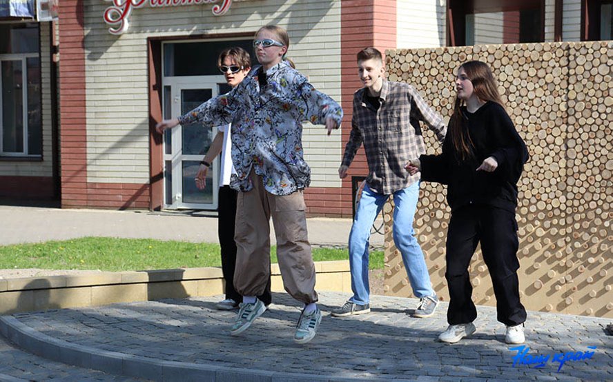 Сцена для уличных музыкантов начала работать в Барановичах