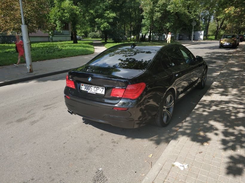 У вас номер отклеился. Странные метаморфозы с табличками