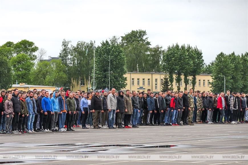 В Брестской 38-й десантно-штурмовой бригаде прошли сборы 500 военнообязанных из трех областей