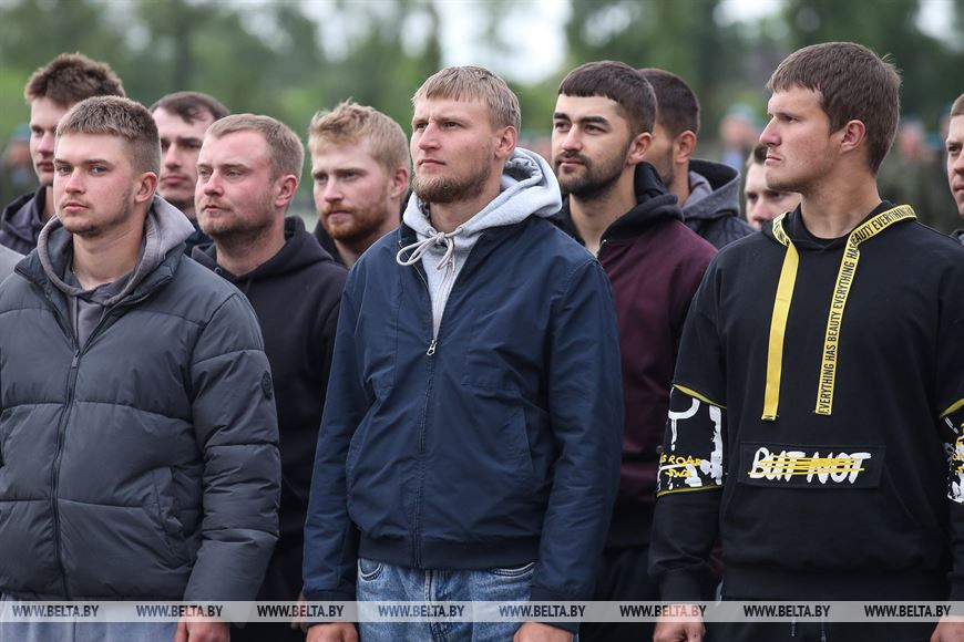 В Брестской 38-й десантно-штурмовой бригаде прошли сборы 500 военнообязанных из трех областей