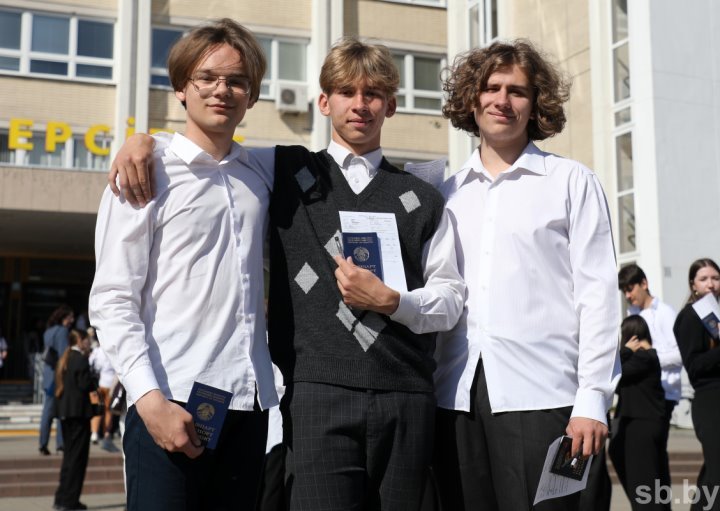 Одиннадцатиклассники из Бреста рассказали, как сдавали ЦЭ