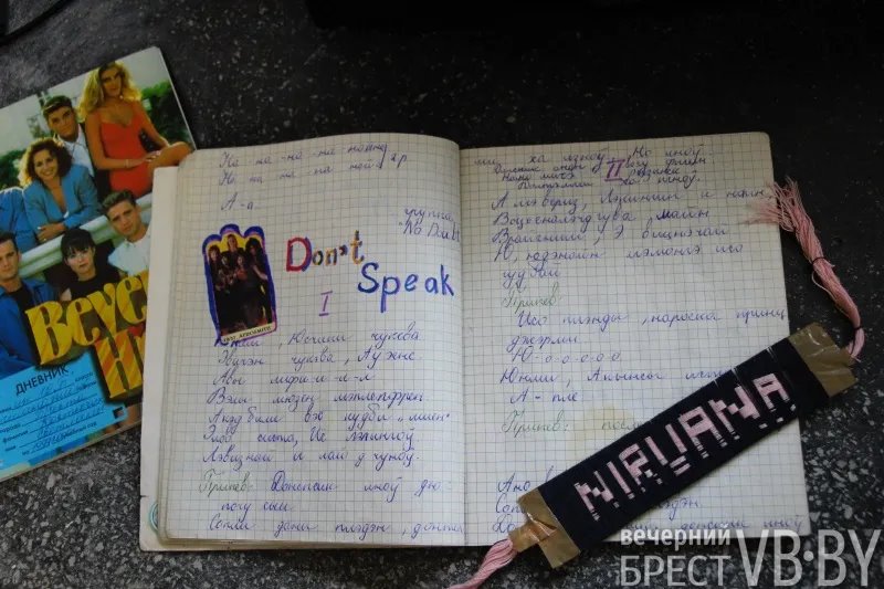 Малиновые пиджаки и «зайцы». В художественном музее Бреста прошла ностальгическая ночь