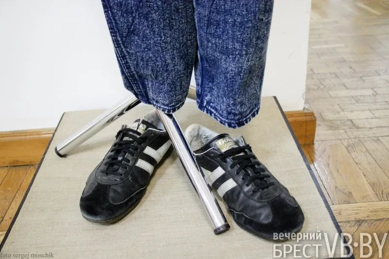 Малиновые пиджаки и «зайцы». В художественном музее Бреста прошла ностальгическая ночь