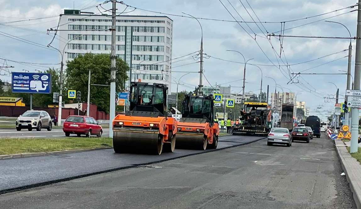 Идет асфальтирование улицы Московской в Бресте