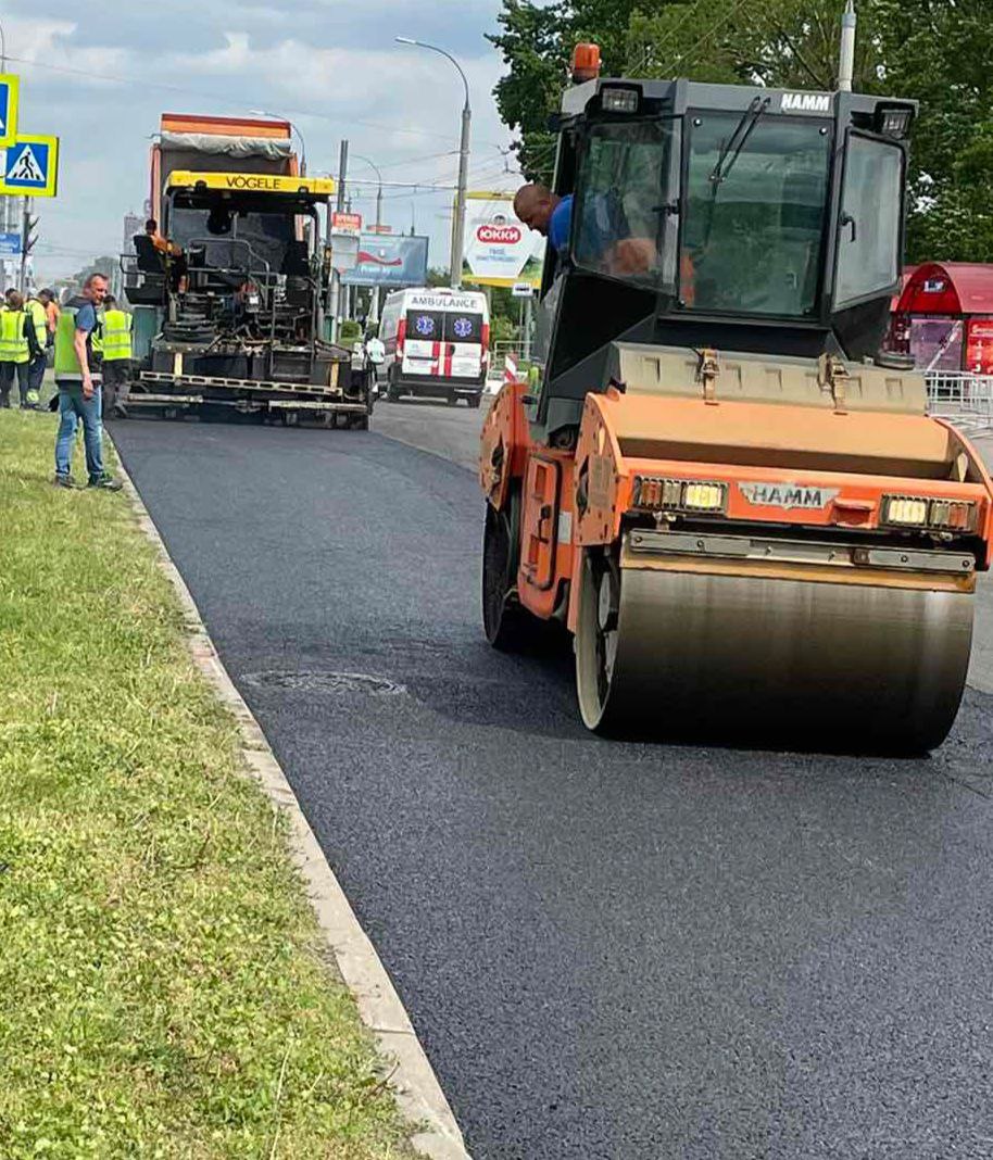 Идет асфальтирование улицы Московской в Бресте