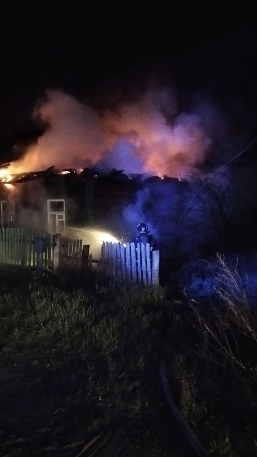 Дом и экскаватор горели в Пинском районе