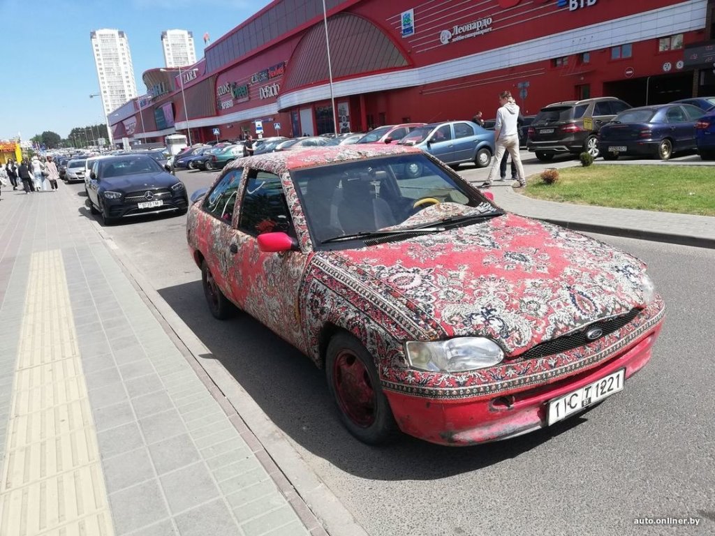 В Беларуси заметили Ford с отделкой из ковра