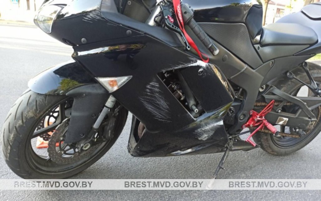 Житель Бреста не справился с управлением мотоцикла