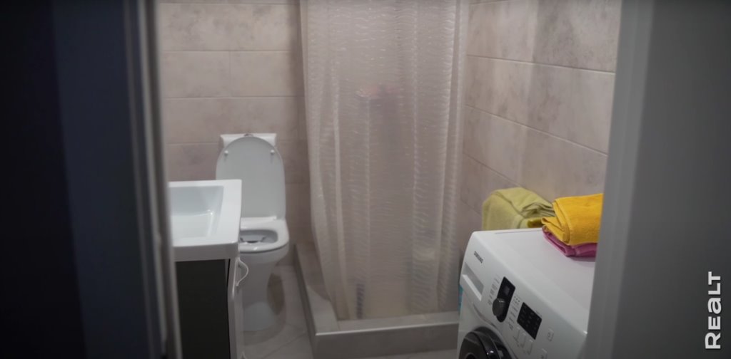 «Приехал отдохнуть — и остался жить». Молодой белорус поселился в деревне, завел хозяйство и делает сыр