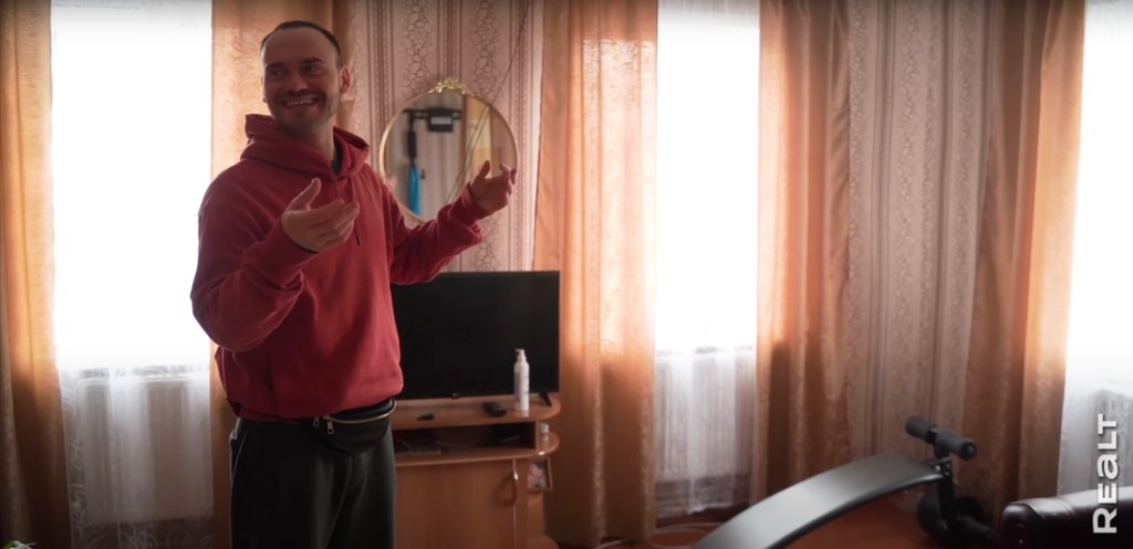 «Приехал отдохнуть — и остался жить». Молодой белорус поселился в деревне, завел хозяйство и делает сыр