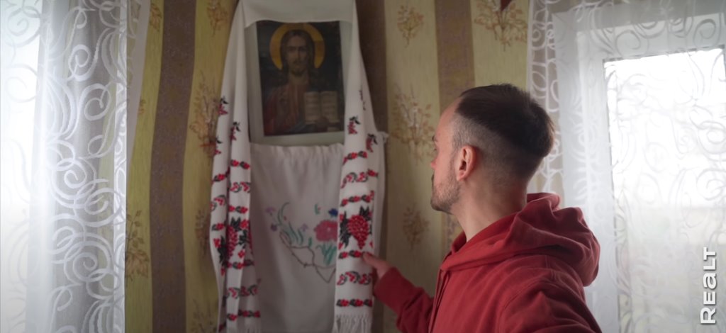 «Приехал отдохнуть — и остался жить». Молодой белорус поселился в деревне, завел хозяйство и делает сыр