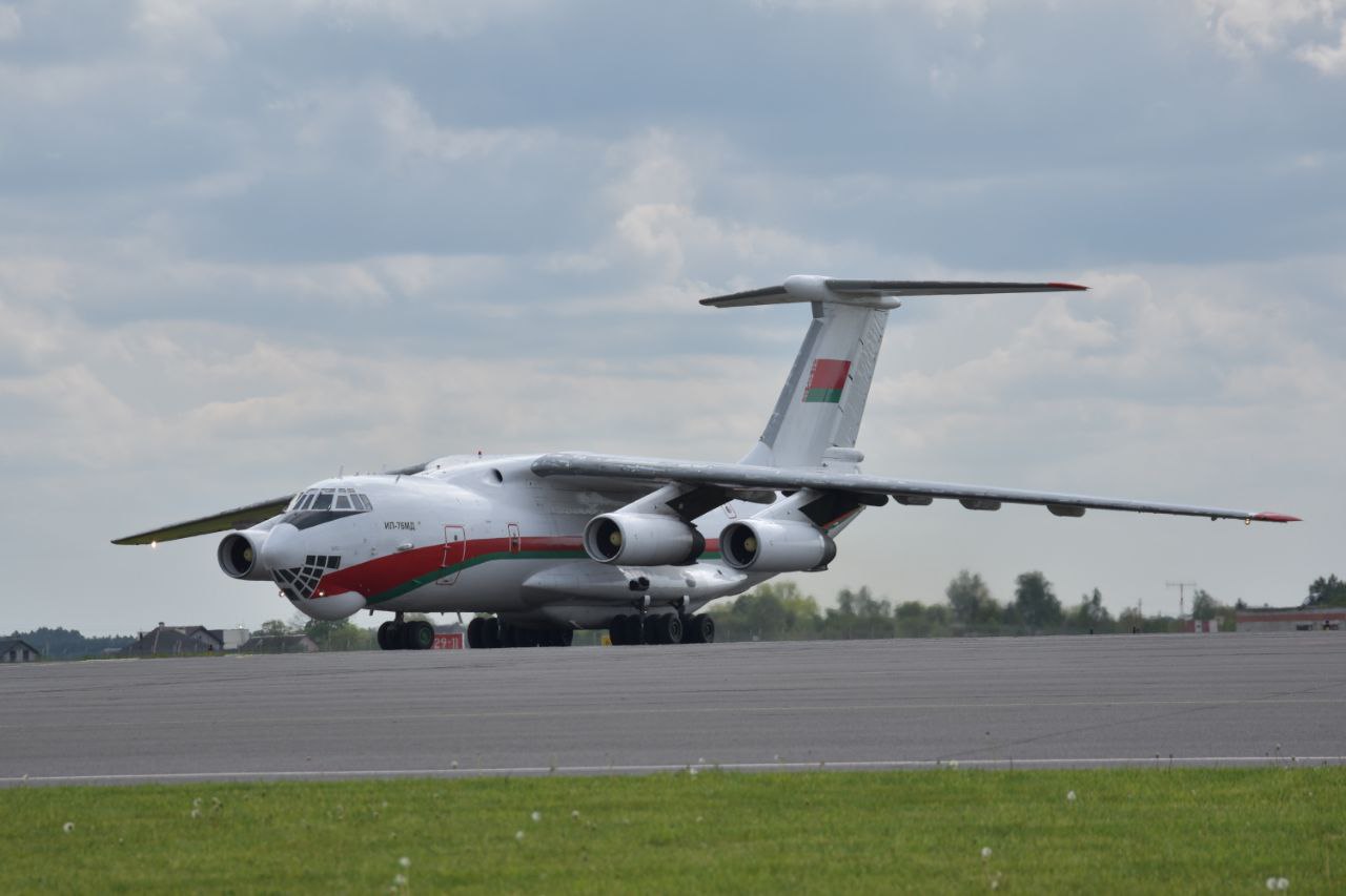 Над Брестом будет слышен гул самолета. Почему?