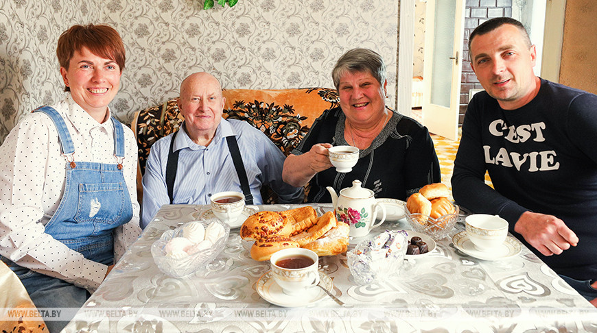 50 лет рука об руку. Семья брестчан о судьбоносном знакомстве, золотой свадьбе и раритетном BMW