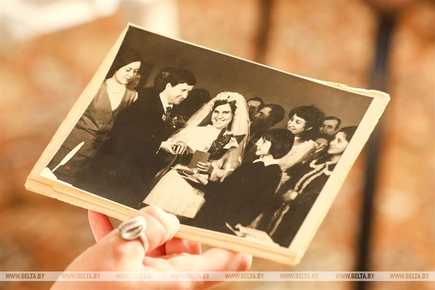 50 лет рука об руку. Семья брестчан о судьбоносном знакомстве, золотой свадьбе и раритетном BMW