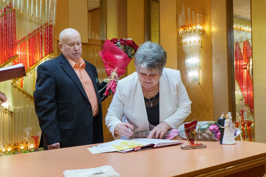 50 лет рука об руку. Семья брестчан о судьбоносном знакомстве, золотой свадьбе и раритетном BMW