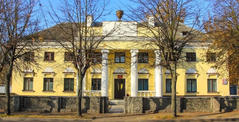 За долги на продажу выставили офис «Динамо-Брест». Этому историческому зданию 100 лет