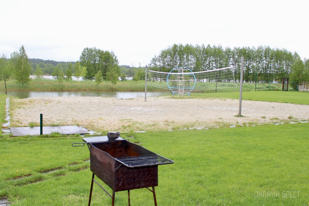 Пора отдохнуть всей семьей в живописном месте на берегу реки! База отдыха «Камыши»: домики, баня, гриль, бильярд, батут, пляж