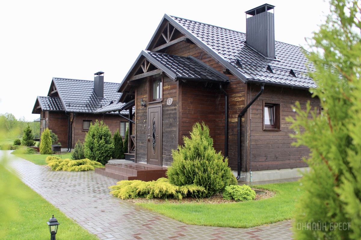 Пора отдохнуть всей семьей в живописном месте на берегу реки! База отдыха «Камыши»: домики, баня, гриль, бильярд, батут, пляж