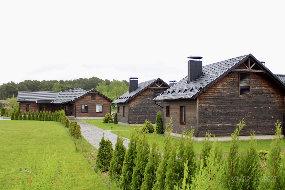 Пора отдохнуть всей семьей в живописном месте на берегу реки! База отдыха «Камыши»: домики, баня, гриль, бильярд, батут, пляж