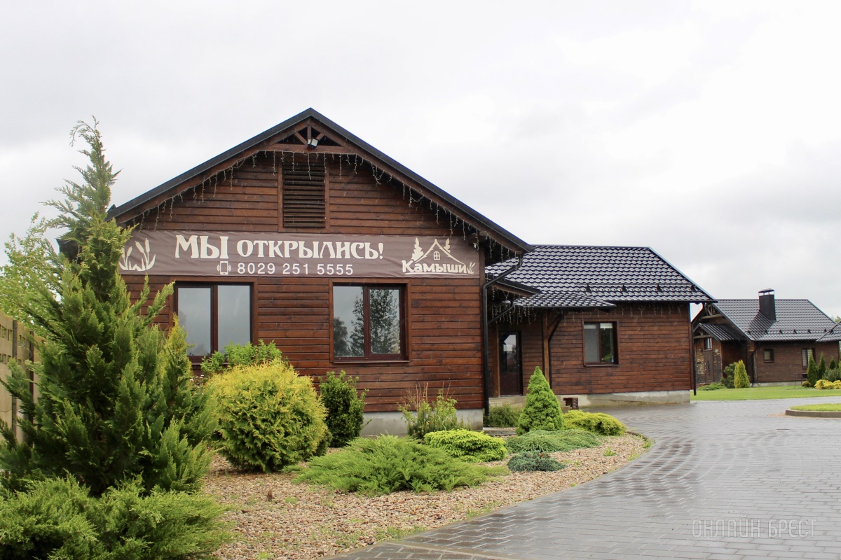 Пора отдохнуть всей семьей в живописном месте на берегу реки! База отдыха «Камыши»: домики, баня, гриль, бильярд, батут, пляж