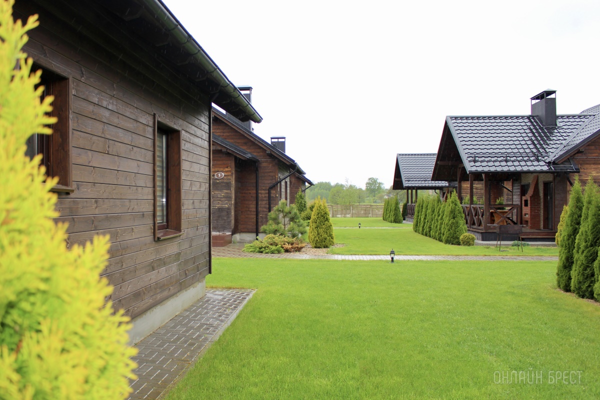 Пора отдохнуть всей семьей в живописном месте на берегу реки! База отдыха «Камыши»: домики, баня, гриль, бильярд, батут, пляж