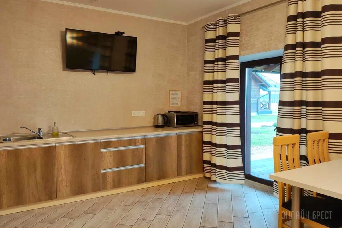 Пора отдохнуть всей семьей в живописном месте на берегу реки! База отдыха «Камыши»: домики, баня, гриль, бильярд, батут, пляж