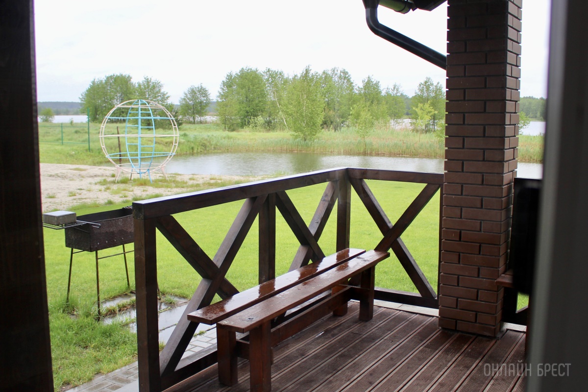 Пора отдохнуть всей семьей в живописном месте на берегу реки! База отдыха «Камыши»: домики, баня, гриль, бильярд, батут, пляж