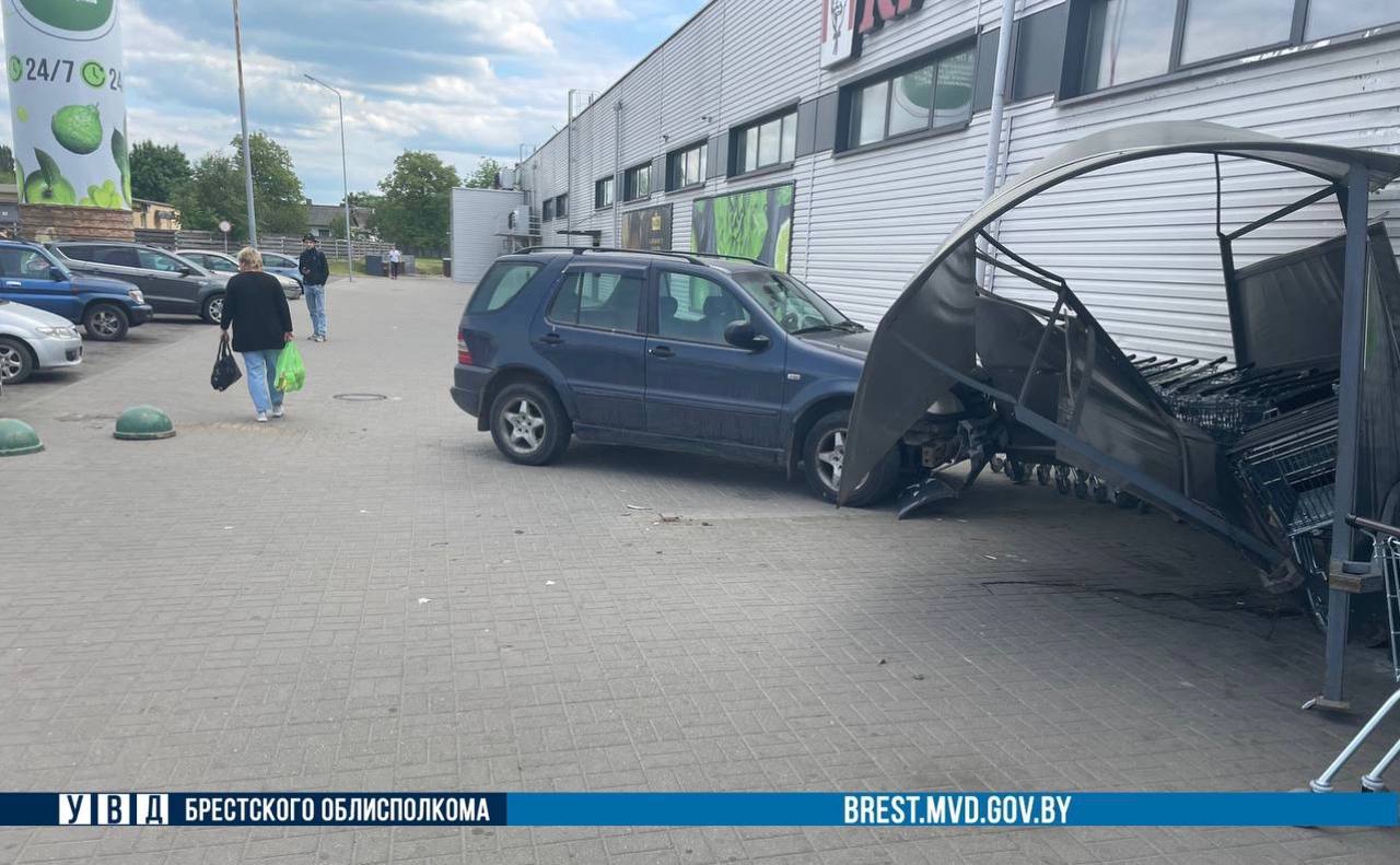 В Пинске пьяный бесправник перепутал педали. Подробности ДТП