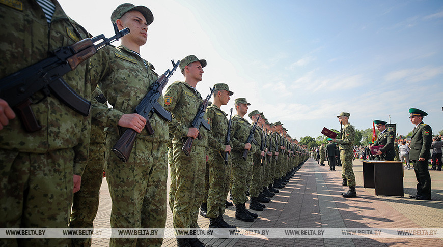 Пограничники, артиллеристы и военнослужащие внутренних войск приняли присягу в Брестской крепости