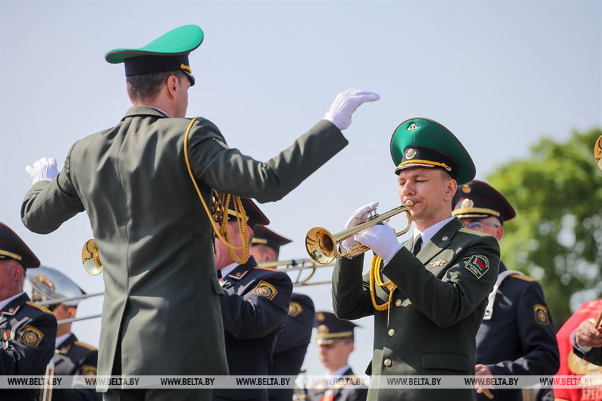 Пограничники, артиллеристы и военнослужащие внутренних войск приняли присягу в Брестской крепости
