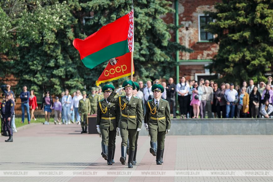 Пограничники, артиллеристы и военнослужащие внутренних войск приняли присягу в Брестской крепости
