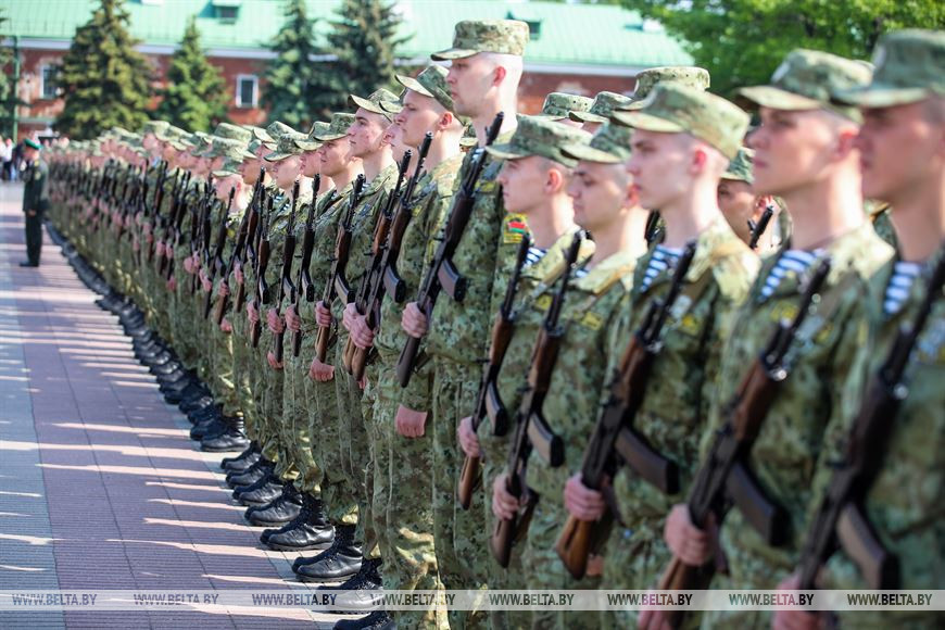 Пограничники, артиллеристы и военнослужащие внутренних войск приняли присягу в Брестской крепости