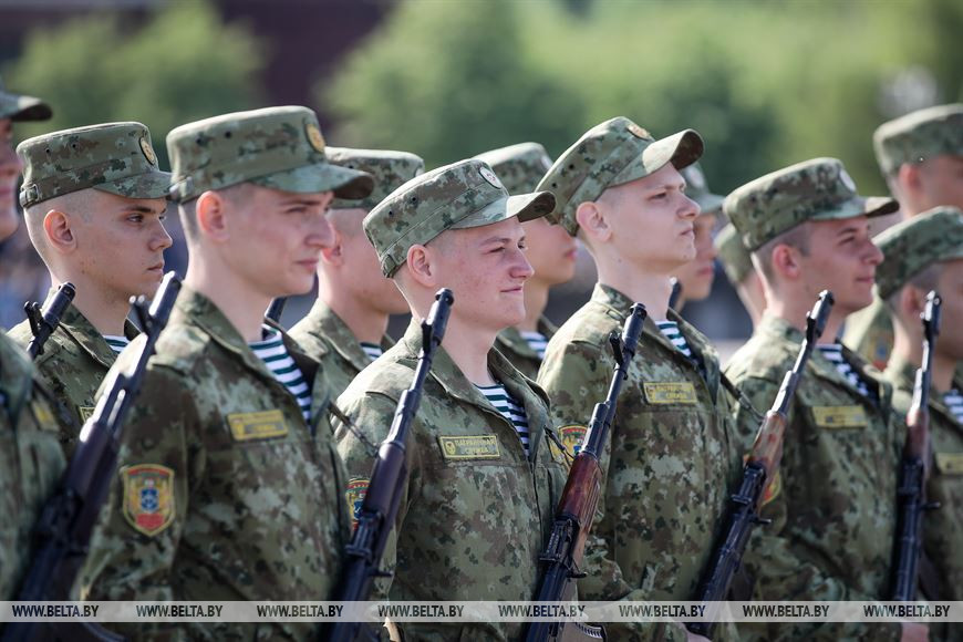 Пограничники, артиллеристы и военнослужащие внутренних войск приняли присягу в Брестской крепости