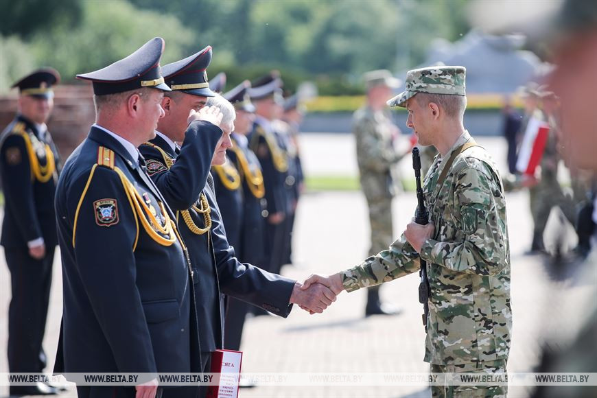 Пограничники, артиллеристы и военнослужащие внутренних войск приняли присягу в Брестской крепости