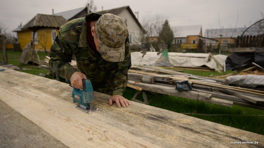 «Считалось, если есть лодка, ты хозяин». Мужчина из Брестской области 30 лет занимается необычным делом