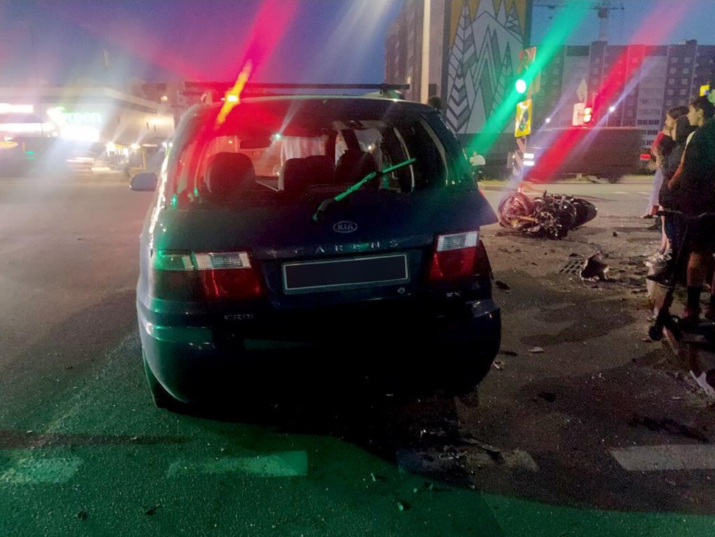 Жесткое столкновение мотоцикла с легковушкой попало на видео