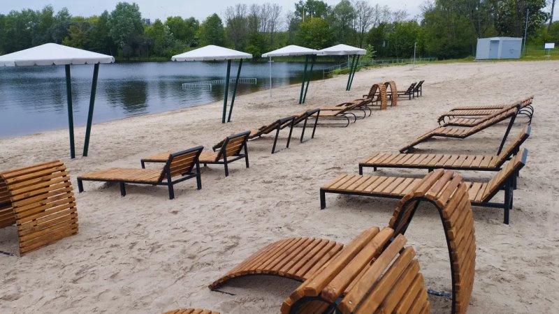 В Бресте центральный пляж на набережной огородили забором и реконструируют, но вход будет свободным