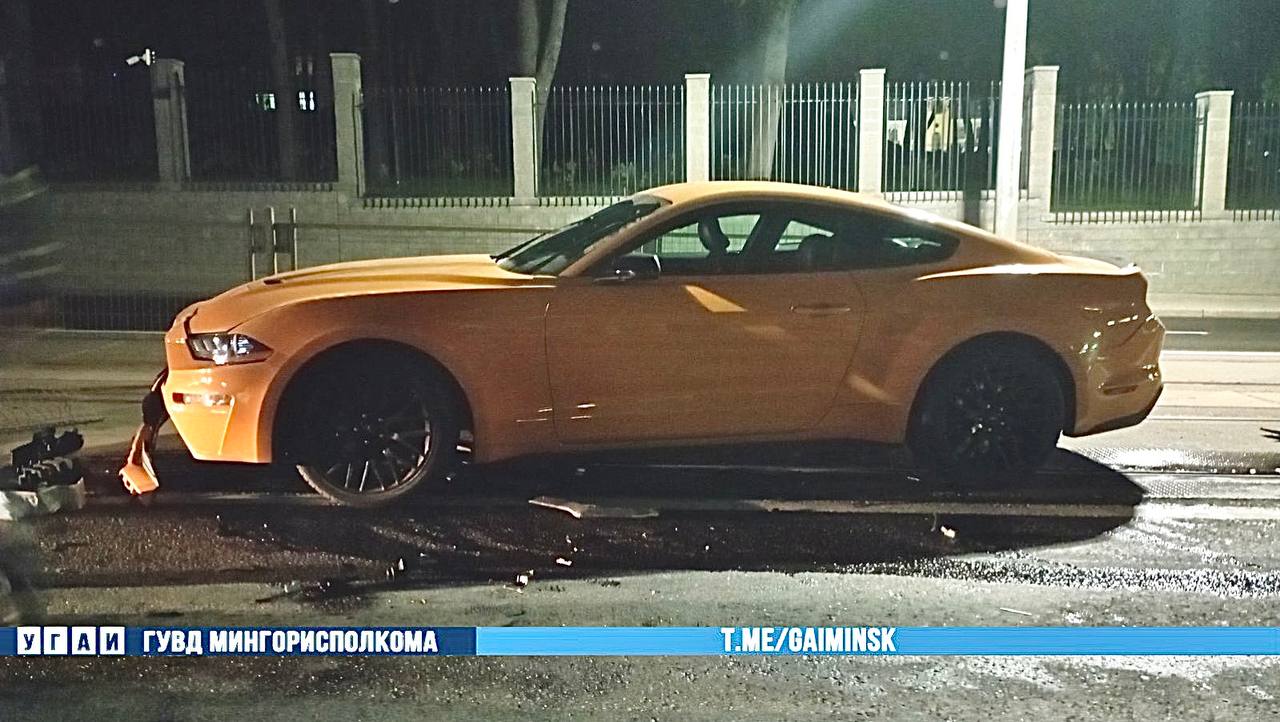 Каршеринговый Ford Mustang разбили в Минске