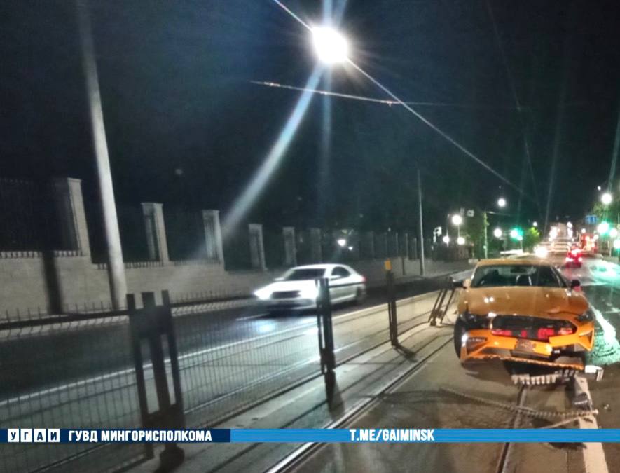 Каршеринговый Ford Mustang разбили в Минске