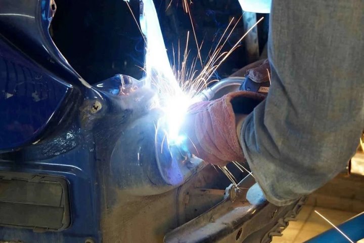 У «гаражника» сгорели машины клиентов: кто возместит ущерб?