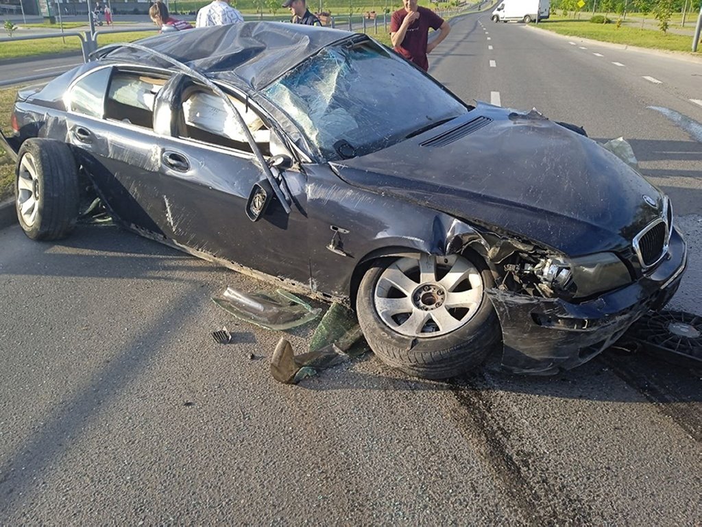 Это точно BMW? Что стало с двумя «баварцами» после жесткого ДТП в Белаурси. Видео удара