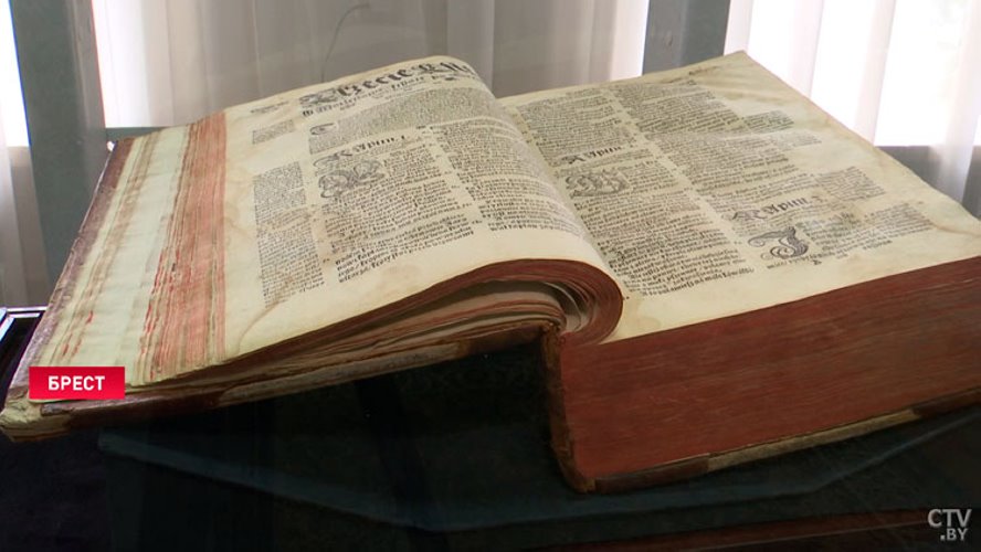 В Бресте можно увидеть оригинал Берестейской Библии 1563 года издания. Рассказываем историю этого эксклюзивного экземпляра