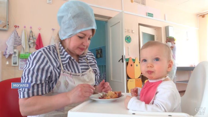 Родители на детское пособие уходят в запой. Как «оздоравливают» такие семьи в Беларуси?