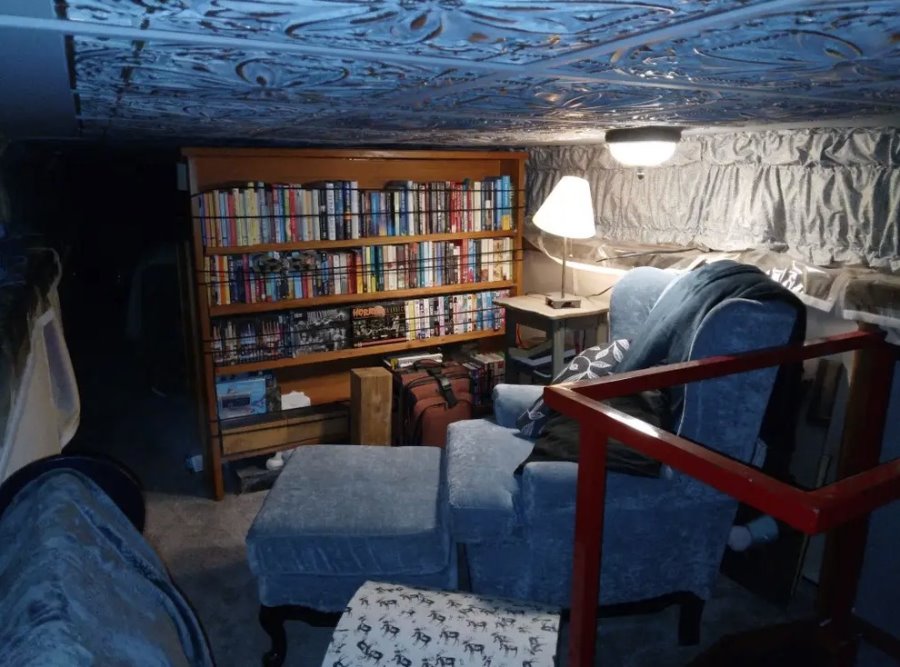 Пенсионеры потратили пять лет и $180 тысяч на превращение старой фуры в большой мобильный дом