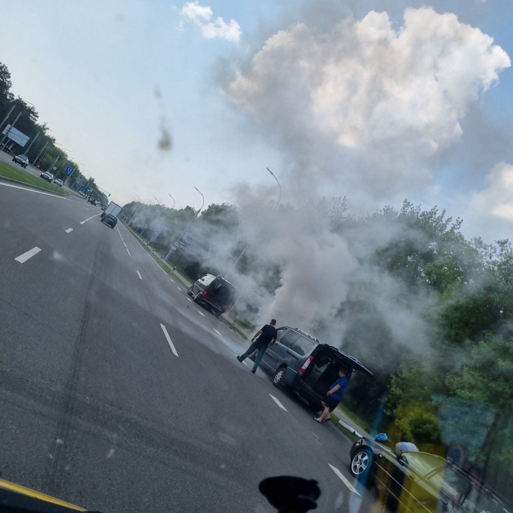 В Бресте на Московской горел автомобиль