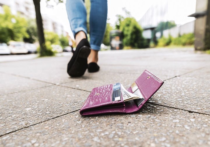 Как поступить, если нашел чужую банковскую карту