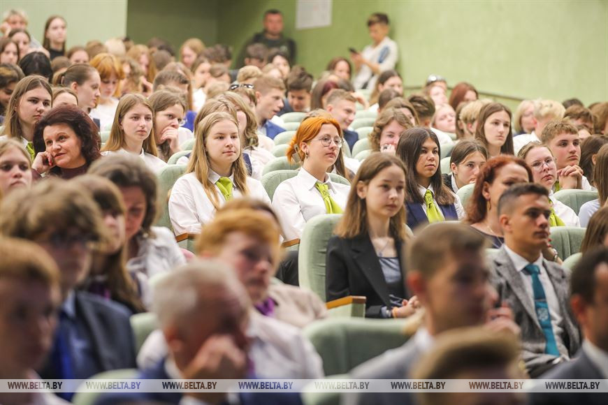 Премии Брестского облисполкома присуждены 58 победителям олимпиад и их учителям