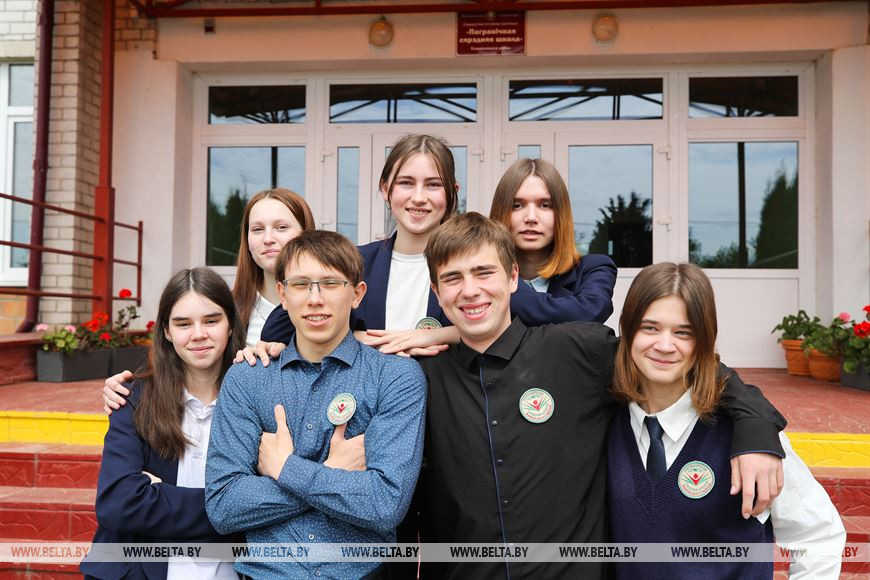 «Мы как одна семья». Выпускники сельской школы в Каменецком районе о школьных годах